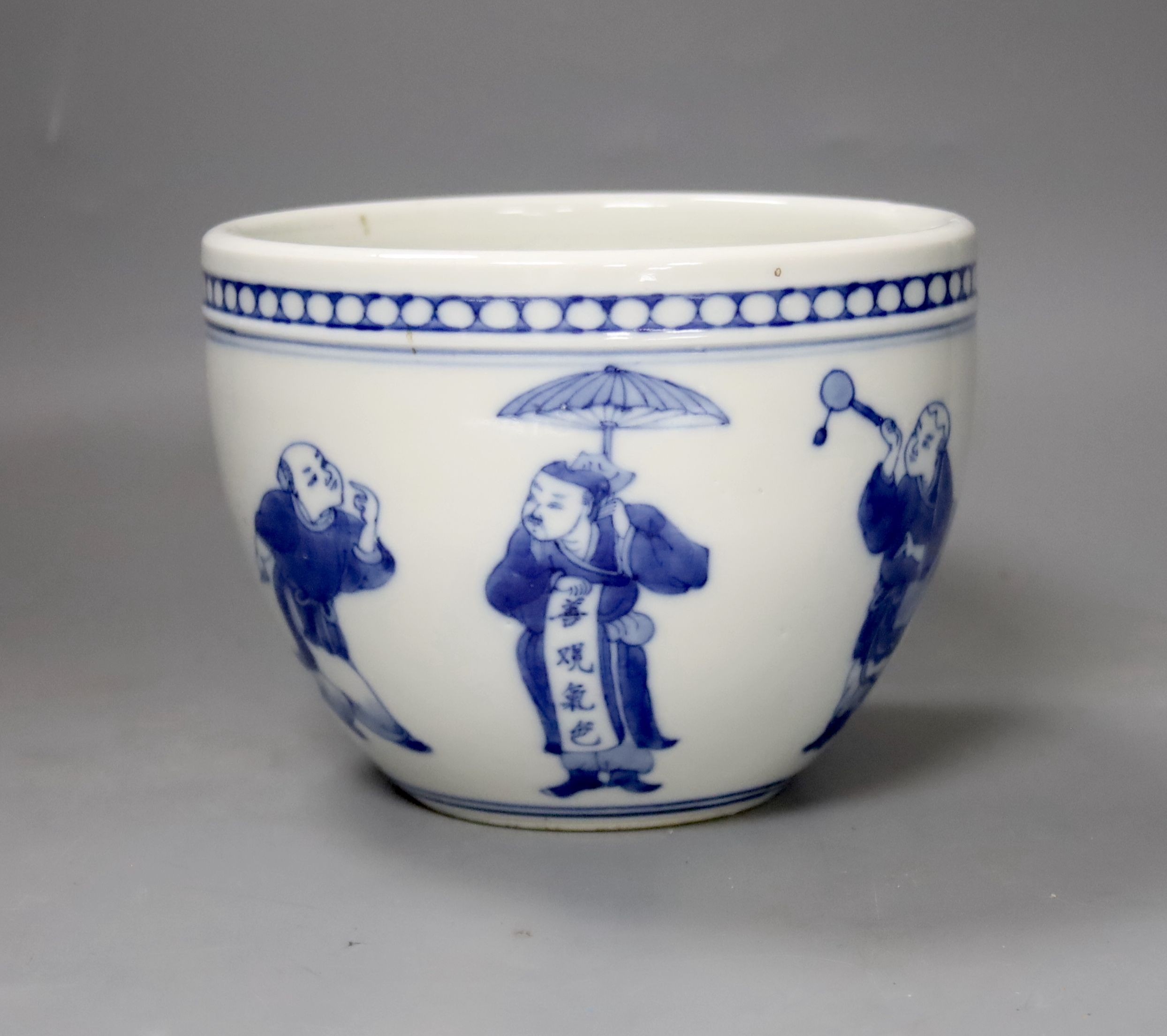 A Chinese blue and white small jardiniere 12cm